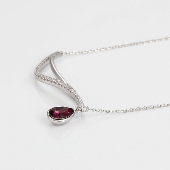 Gorgeous Swarovski Wave Necklace - Picture 7 of 14